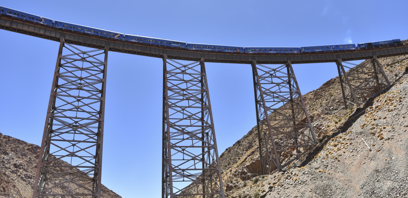 Tren turistico a las nubes - Salta - Viaducto de l