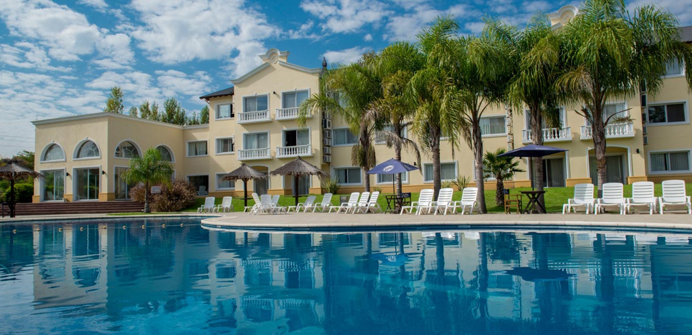 Howard Johnson Pilar