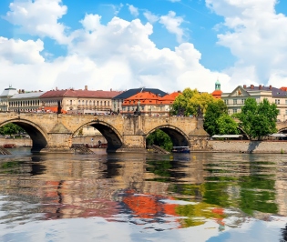 MINIPAQUETES Y ESTANCIAS PRAGA - 3 días
